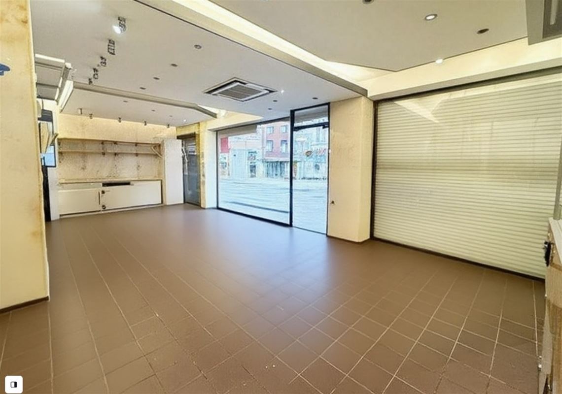 Immeuble commercial de 300m² avec belle largeur de vitrine